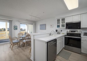 hiddenharbo137f-9-dining-and-kitchen.jpg