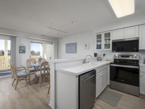 hiddenharbo137f-9-dining-and-kitchen.jpg