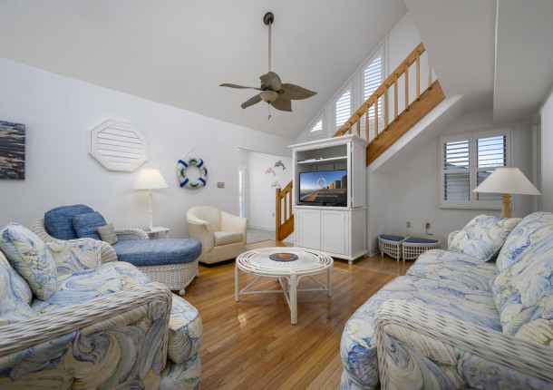 biscayne8802-13-living-area.jpg