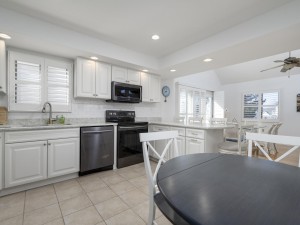 biscayne8802-16-kitchen.jpg
