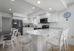biscayne8802-17-kitchen.jpg