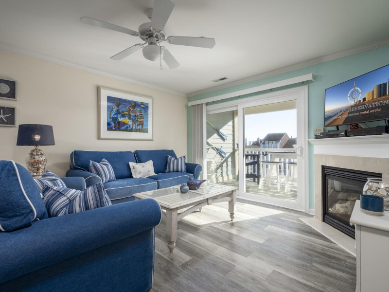 baywatch302d-15-living-area.jpg