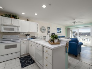 baywatch302d-18-kitchen.jpg