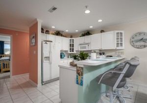 baywatch302d-21-kitchen.jpg