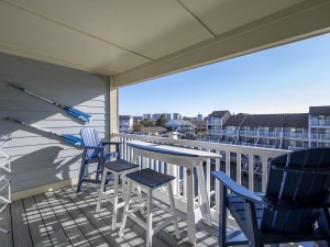 baywatch302d-9-balcony.jpg