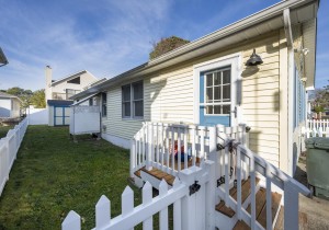 fiesta14107-10-entry-side-yard.jpg