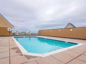 pier-17-roof-top-pool.jpg