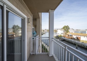 pier17-202-10-balcony.jpg