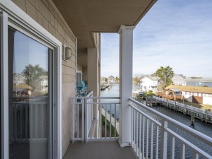 pier17-202-10-balcony.jpg