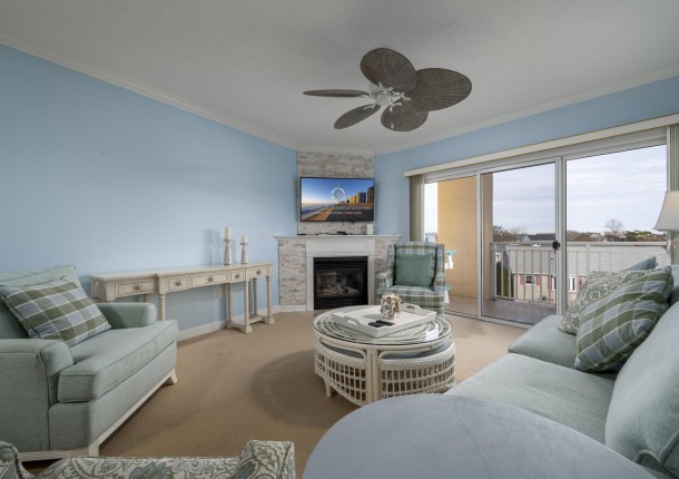 pier17-202-14-living-area.jpg