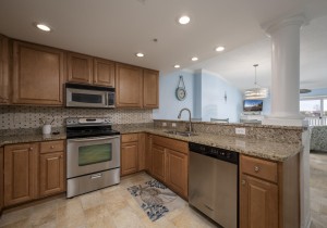 pier17-202-16-kitchen.jpg