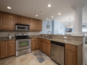 pier17-202-16-kitchen.jpg