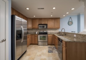 pier17-202-17-kitchen.jpg