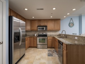 pier17-202-17-kitchen.jpg