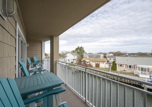 pier17-202-4-balcony.jpg