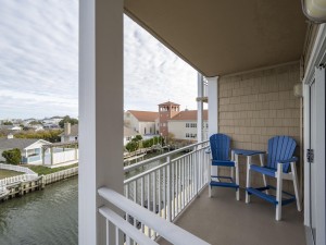 pier17-202-6-balcony.jpg