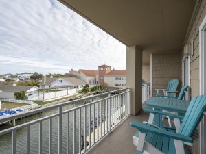 pier17-202-7-balcony.jpg