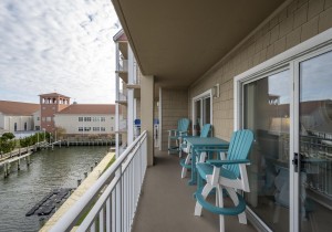 pier17-202-8-balcony.jpg