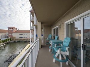 pier17-202-8-balcony.jpg
