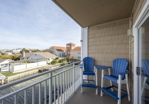 pier17-202-9-balcony.jpg