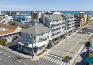 mahalo402-1-exterior.jpg