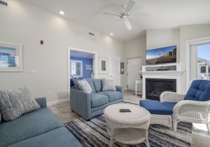 mahalo402-14-living-area.jpg