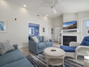 mahalo402-14-living-area.jpg