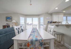 mahalo402-15-dining-area.jpg