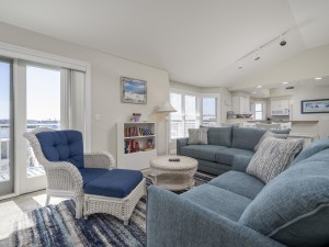 mahalo402-16-living-area.jpg