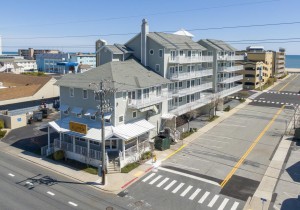 mahalo402-2-exterior.jpg