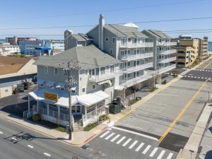 mahalo402-2-exterior.jpg