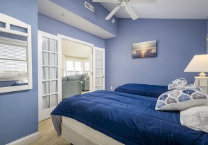 mahalo402-22-bedroom-3.jpg