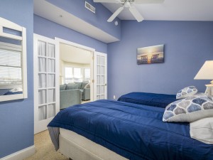 mahalo402-22-bedroom-3.jpg