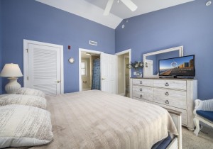 mahalo402-23-primary-bedroom.jpg