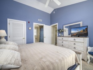 mahalo402-23-primary-bedroom.jpg