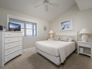 mahalo402-26-bedroom-2.jpg