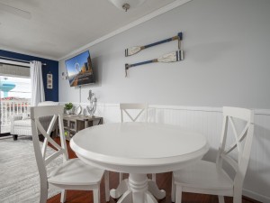 seamark308-11-dining.jpg