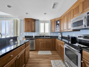 southbeach204-12-kitchen.jpg