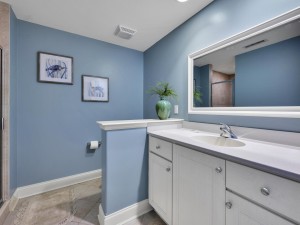 southbeach204-25-bath-2.jpg