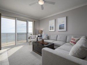 gateway1412-8-living.jpg