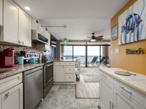 fountainhead1202-11-kitchen.jpg