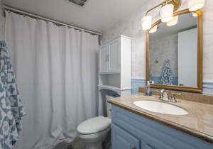 tradewinds203-18-bath.jpg