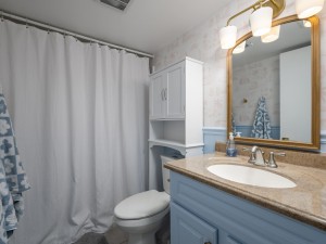 tradewinds203-18-bath.jpg