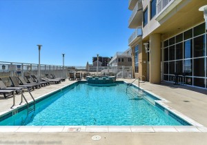 53-53-gateway-grand-outdoor-pool.jpg