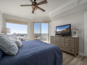 gateway805-18-primary-bedroom.jpg