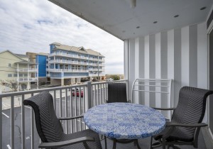 lazywhale22-3-balcony.jpg