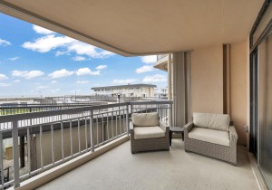 fountainhead205-2-balcony.jpg
