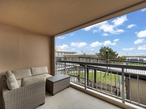 fountainhead205-3-balcony.jpg