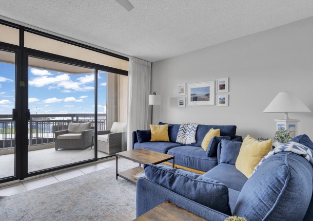 fountainhead205-5-living-area.jpg