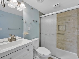 regencyplace105-17-primary-bath.jpg